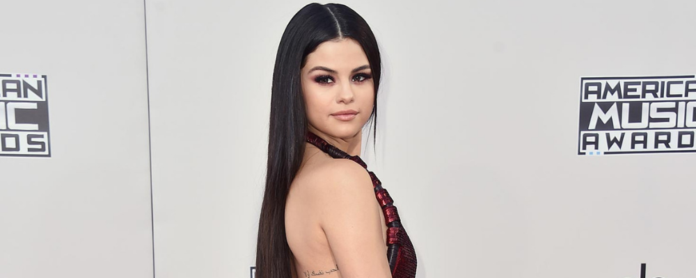 Selena Gomez attends the 2015 American Music Awards