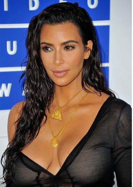 Kim Kardashian-West wears wet hair look for 2017 VMAs