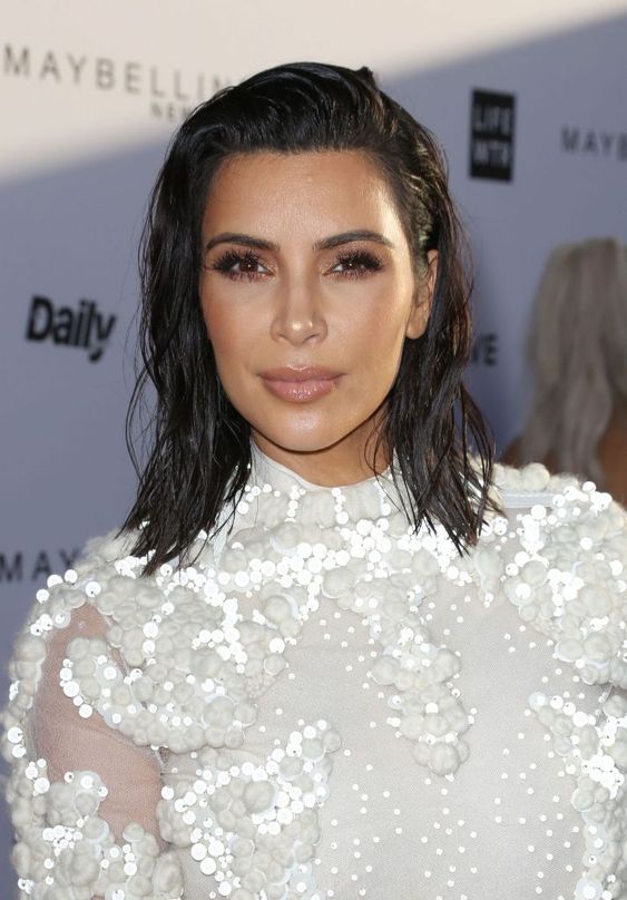 Kim Kardashian-West wears wet hair look for 2017 Daily Front Row Fashion Awards